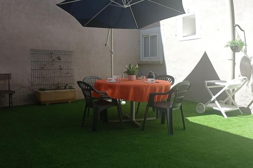 Le Gite De Flavie Montpeyroux  Luaran gambar